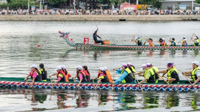 С наближаването на Фестивала на драконовите лодки състезанието с лодки