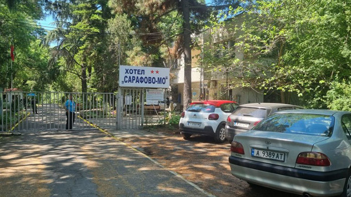 В Сарафово и Рибарица пристигнаха първите „разселени" от хотелските бази  бежанци