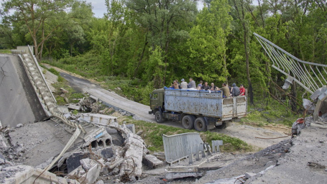 Русия е нанесла въздушен удар по химически завод в Северодонецк град