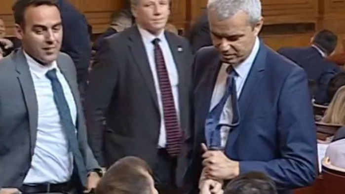 Бой в парламента: Депутати от „Възраждане“ и „Промяната“ се шамариха (ВИДЕО, СНИМКИ)
