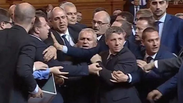 Костадинов и Митев отнесоха „порицание“ заради вчерашния бой в парламента