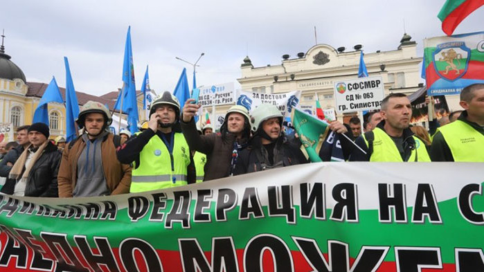 Служителите в затворите излизат утре на протест заедно с колегите