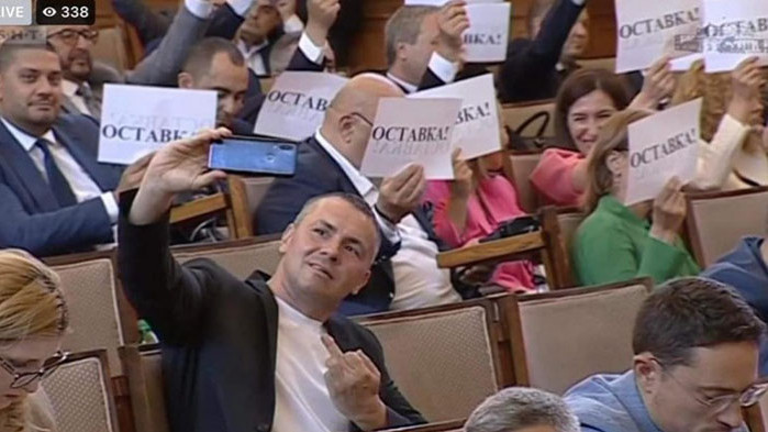 Депутатът от Продължаваме промяната се прояви с недопустимо поведение в