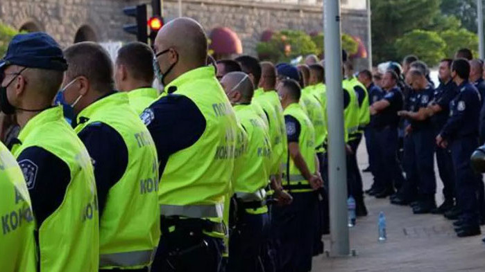 Полицаи и надзиратели излизат днес на протест. В цялата страна