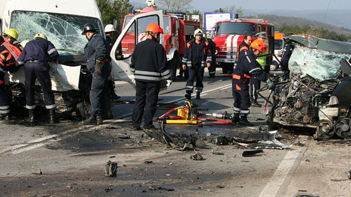 40-годишна жена е загинала тази сутрин при челен сблъсък между