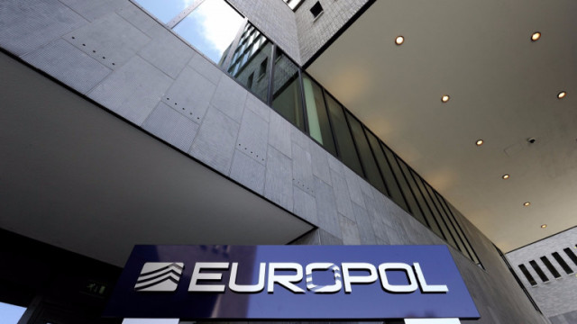 Европол разби мащабна мрежа за нелегална имиграция