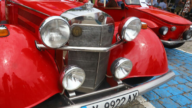 Имаме техническа комисия която пробва да оцени най успешните включително и