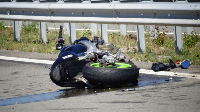 48-годишен моторист е загинал на място след като застигнал и
