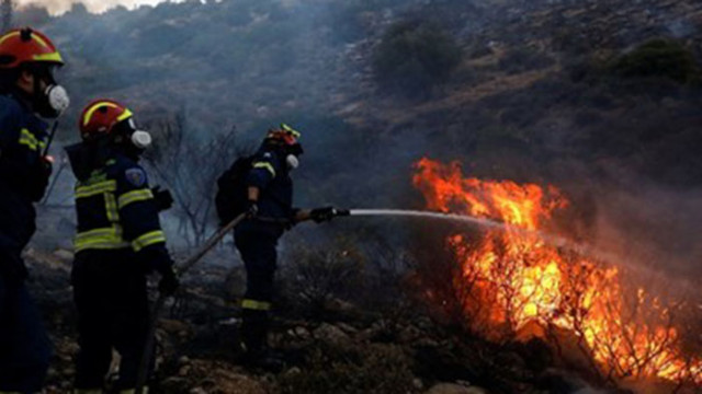 Ситуацията с големия пожар който избухна вчера край атинското предградие