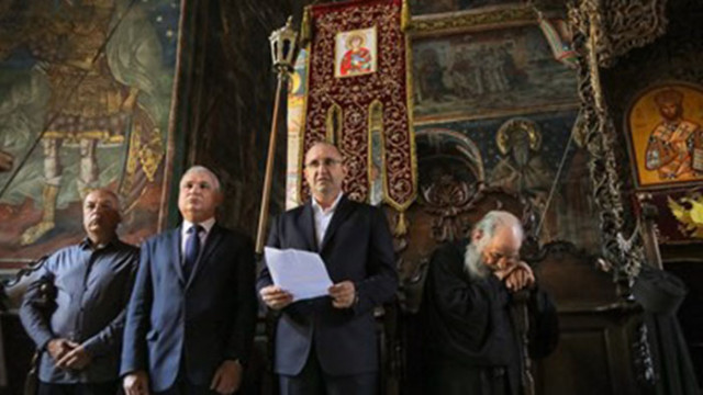 В манастира Свети Великомъченик Георги Зограф президентът Румен Радев участва