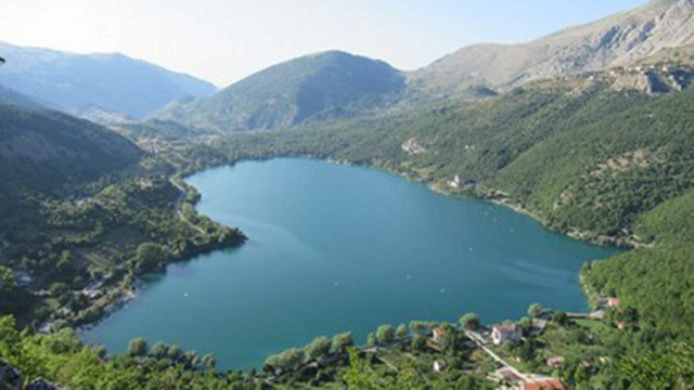 Езерото Скано в италианската област Абруцо се смята за едно