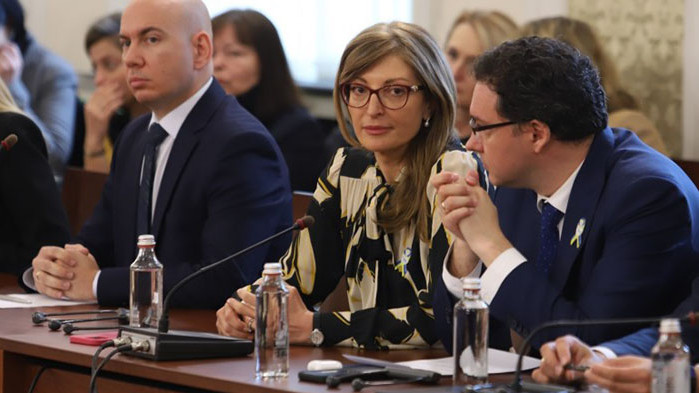 Екатерина Захариева: Управляващите се оправдават за всичко с войната, няма реформи