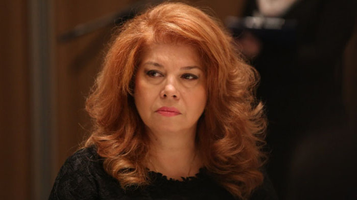 Йотова: Недоумявам защо научаваме важните новини от чужди посолства