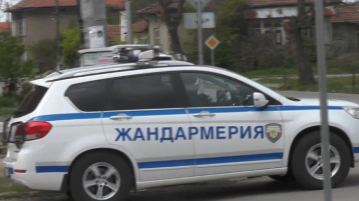 Жандармерия охранява Съдебната палата в Самоков. По-рано днес прокуратурата поиска