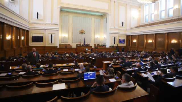 Депутатите приеха на две четения Закона за платежните услуги и