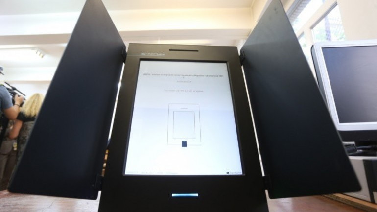 Инициативен комитет ще инициира референдум против задължителното гласуване с машини