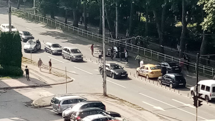 17-годишно момче е тежко състояние след като е било блъснато