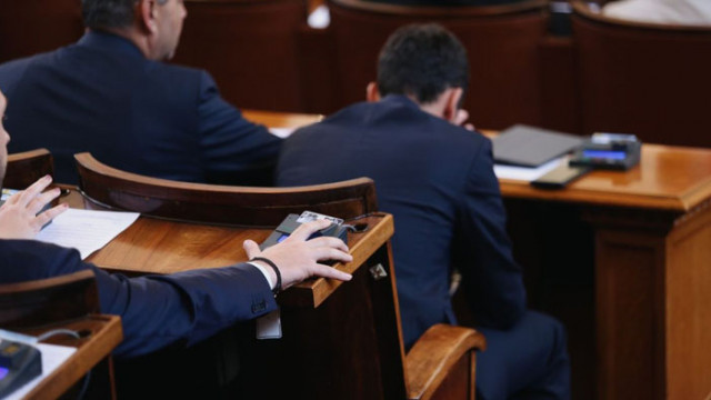 ПП си избират председател без да е събрал мнозинство Парламентът