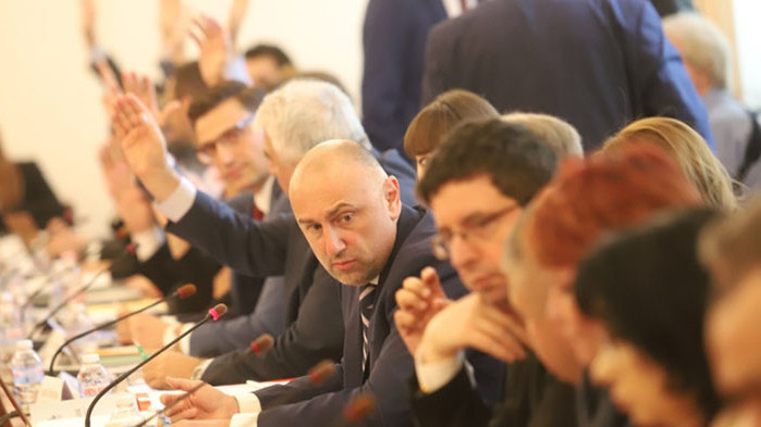 Има такъв народ“ гласуваха с въздържал се“ Бюджетната комисия в