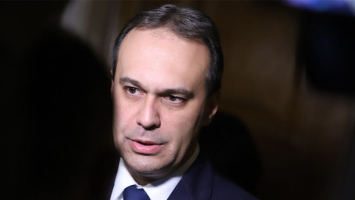 Български пилот рискувал живота си и следвал в буря самолета,