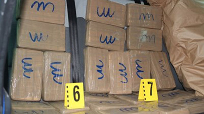 Гръцката полиция задържа пратка от 300 килограма кокаин в Солун,