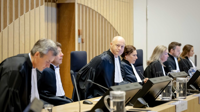 Един от четиримата мъже, съдени за убийство за свалянето на