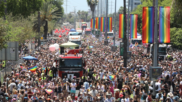 Над 170 000 души взеха участие в гей парада в израелската