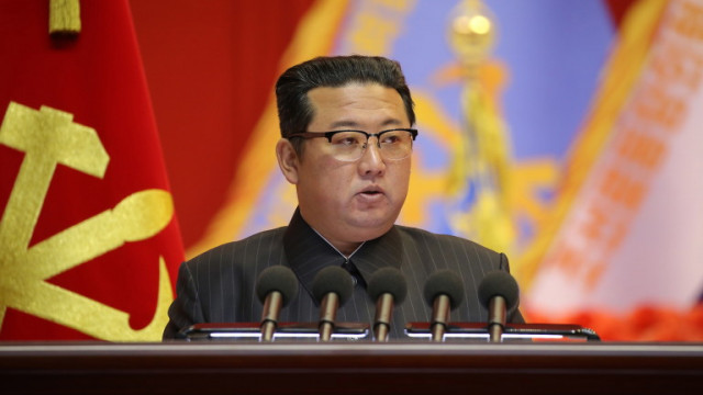 Севернокорейският лидер Ким Чен ун призова за по решителни мерки за укрепване на отбранителната