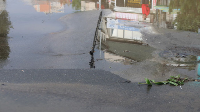 Дъждът увреди улици и тротоари във Враца и в други