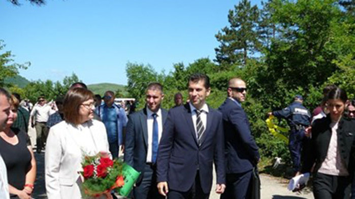 За първи път Радев и Нинова мислят еднакво за къс програмен кабинет
