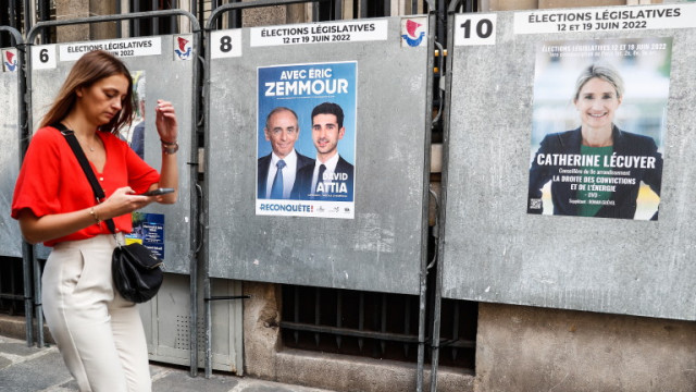 Коалицията Заедно водена от френския президент Емануел Макрон  спечели 25 65 от