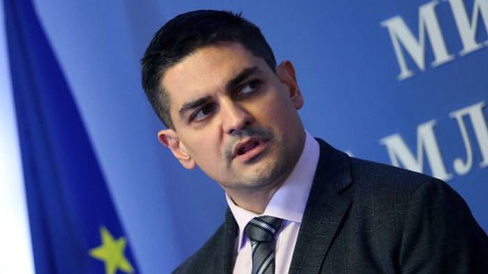 Радостин Василев проваля програмата за младежки дейности
