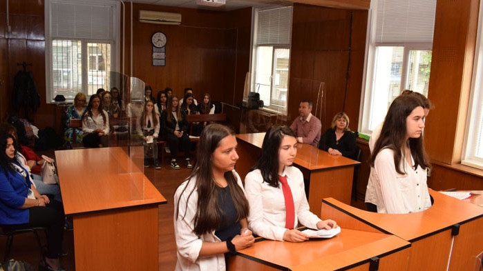 Ученици пресъздадоха съдебен процес в Окръжен съд – Варна