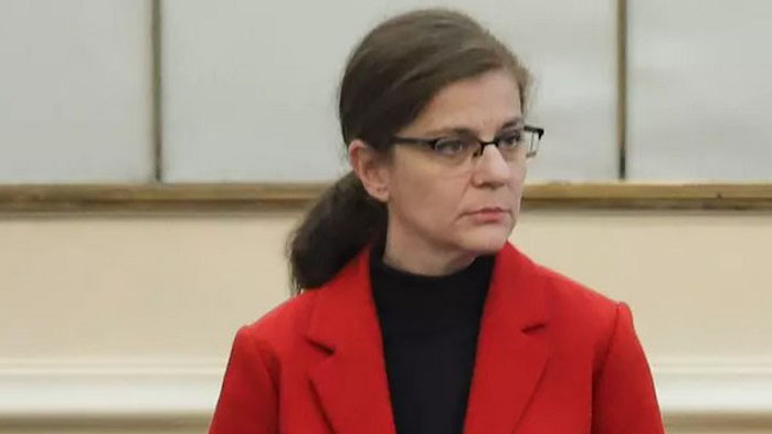 На 5 април Весела Чернева, съветник на Кирил Петков, изпрати