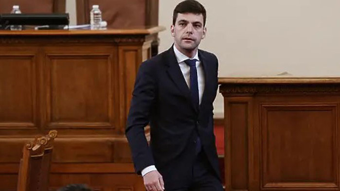 Първа точка в дневния ред на парламента днес е искането