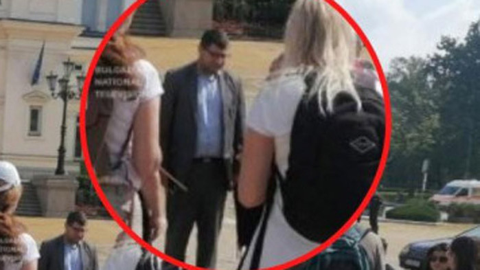 Депутатът от ПП Атанас Михнев поведе протест в подкрепа на