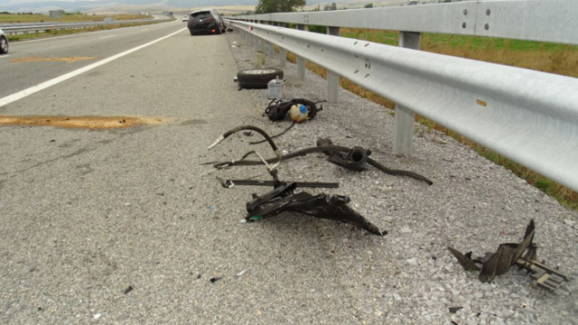 Тежка катастрофа между товарен автомобил и микробус затвори пътя Поморие Бургас