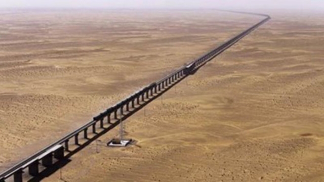 Пусната в експлоатация жп линията Хътиен-Жуоцян, която обикаля пустинята Такламакан