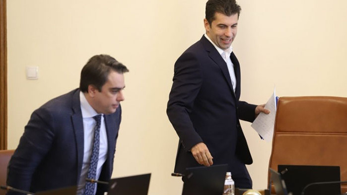 От Фейсбук профила на Асим Адемов Да излезеш на площада,