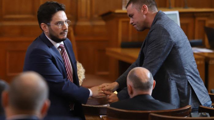 Парламентарната група на Има такъв народ (ИТН) оредя с още