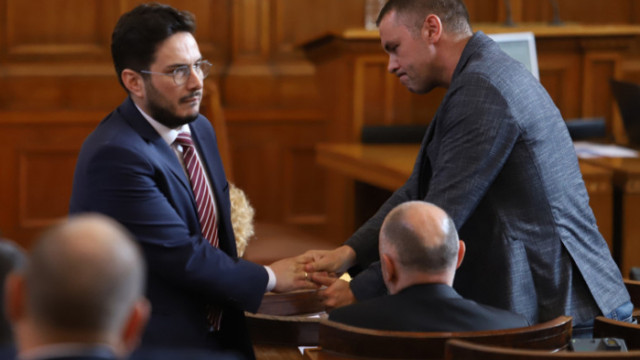 Парламентарната група на Има такъв народ ИТН оредя с още