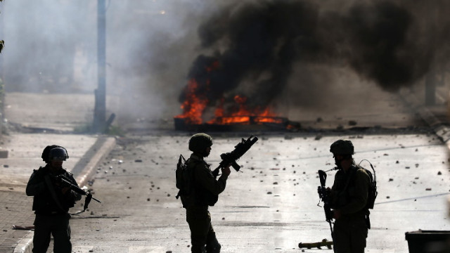 Израелски военни убиха трима въоръжени палестинци по време на военна