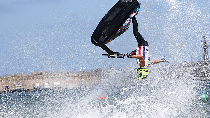 На "Офицерския плаж" във Варна се провежда състезание с джетове