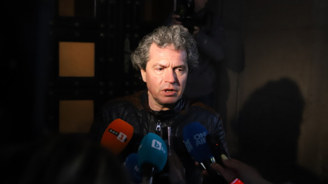 Тошко Йорданов заяви лаконично пред журналисти че няма лошо депутати