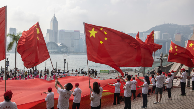 Китай пусна на вода третия си самолетоносач в петък, който