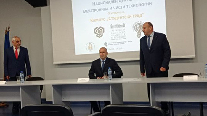 Следя с огорчение разпада на това Народно събрание, заяви президентът