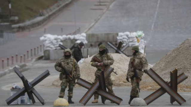 Украинските власти заявиха в събота че ожесточени битки бушуват в