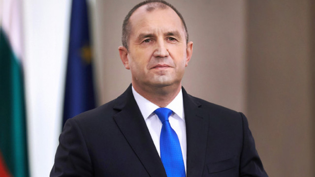 Държавният глава Румен Радев и днес коментира пред медиите скандалите в