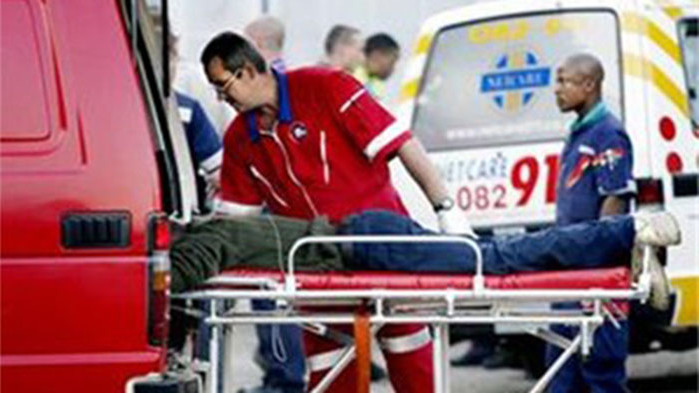 Двама души бяха убити и шестима бяха ранени, след като