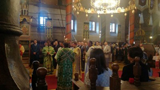 Президентът Румен Радев тази сутрин пристигна рано за тържествена литургия